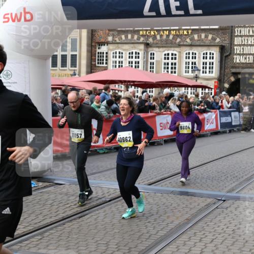 05.10.2025 - 20. swb-Marathon Bremen Yannick Fuchs http://msf.ph/oto/9244015 05.10.2025 11:10:51 Ziel 9446, 9572, 9804, 10665, 10962, 11157, 11240 meine-sportfotos.de