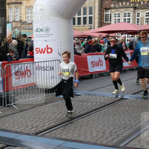 05.10.2025 - 20. swb-Marathon Bremen Yannick Fuchs http://msf.ph/oto/9244016 05.10.2025 11:09:32 Ziel 9493, 9649, 9848, 9892, 9945, 10214, 10295, 11037, 11218 meine-sportfotos.de