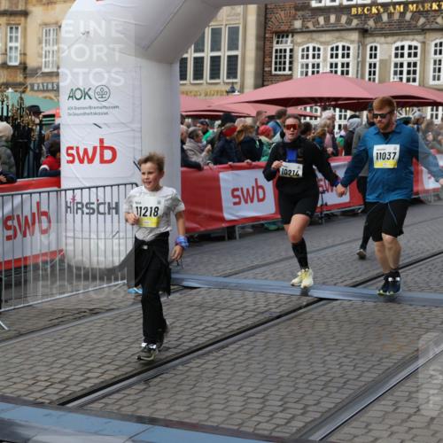 05.10.2025 - 20. swb-Marathon Bremen Yannick Fuchs http://msf.ph/oto/9244024 05.10.2025 11:09:32 Ziel 9493, 9649, 9848, 9892, 9945, 10214, 10295, 11037, 11218 meine-sportfotos.de
