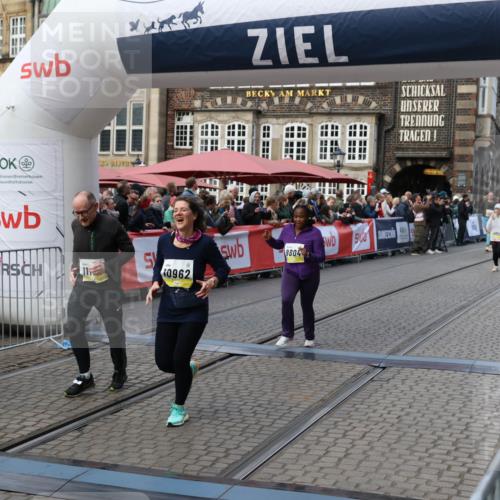 05.10.2025 - 20. swb-Marathon Bremen Yannick Fuchs http://msf.ph/oto/9244029 05.10.2025 11:10:52 Ziel 9446, 9572, 9804, 10665, 10861, 10962, 11157 meine-sportfotos.de