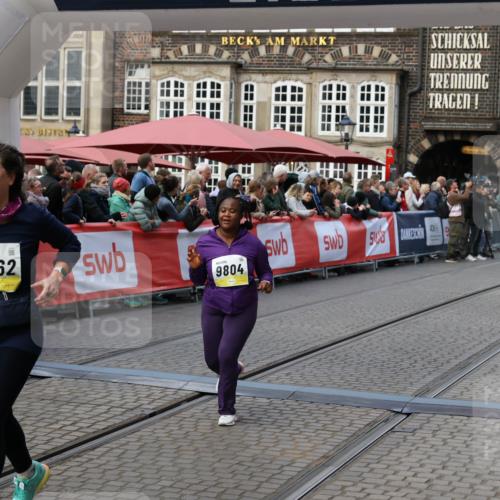 05.10.2025 - 20. swb-Marathon Bremen Yannick Fuchs http://msf.ph/oto/9244045 05.10.2025 11:10:52 Ziel 9446, 9572, 9804, 10665, 10861, 10962, 11157 meine-sportfotos.de