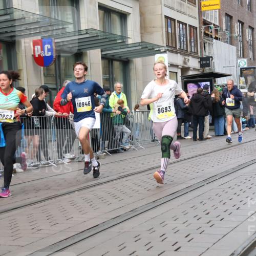 05.10.2025 - 20. swb-Marathon Bremen Strokosch-Dieckow http://msf.ph/oto/9244049 05.10.2025 10:49:45 Ziel 9485, 9579, 9645, 9676, 9689, 9693, 9787, 9803, 10022, 10159, 10246, 10356, 10400, 10443, 10543, 10868, 10946, 11104, 11208, 11288, 11295, 11621, 11642, 11749, 9485, 9579, 9645, 9676, 9689, 9693, 9787, 9803, 10022, 10159, 10246, 10356, 10400, 10443, 10543, 10868, 10946, 11104, 11208, 11288, 11295, 11621, 11642, 11749 meine-sportfotos.de