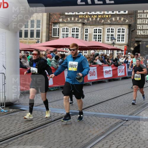 05.10.2025 - 20. swb-Marathon Bremen Yannick Fuchs http://msf.ph/oto/9244058 05.10.2025 11:09:33 Ziel 9002, 9493, 9649, 9848, 9892, 9945, 10214, 10295, 11037, 11218 meine-sportfotos.de