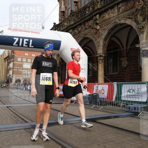 05.10.2025 - 20. swb-Marathon Bremen Yannick Fuchs http://msf.ph/oto/9244060 05.10.2025 10:42:07 Ziel 9849, 9884, 10104, 10155, 10691 meine-sportfotos.de