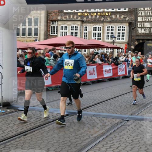 05.10.2025 - 20. swb-Marathon Bremen Yannick Fuchs http://msf.ph/oto/9244069 05.10.2025 11:09:33 Ziel 9002, 9493, 9649, 9848, 9892, 9945, 10214, 10295, 11037, 11218 meine-sportfotos.de