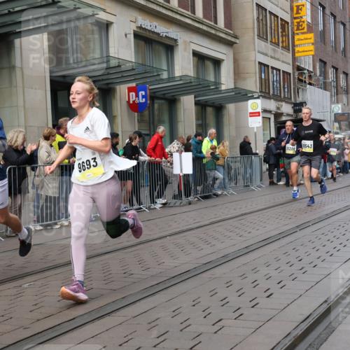 05.10.2025 - 20. swb-Marathon Bremen Strokosch-Dieckow http://msf.ph/oto/9244087 05.10.2025 10:49:46 Ziel 9485, 9579, 9645, 9676, 9689, 9693, 9787, 9803, 10022, 10159, 10246, 10356, 10400, 10443, 10543, 10868, 10946, 11104, 11208, 11288, 11295, 11621, 11642, 11749, 9485, 9579, 9645, 9676, 9689, 9693, 9787, 9803, 10022, 10159, 10246, 10356, 10400, 10443, 10543, 10868, 10946, 11104, 11208, 11288, 11295, 11621, 11642, 11749 meine-sportfotos.de
