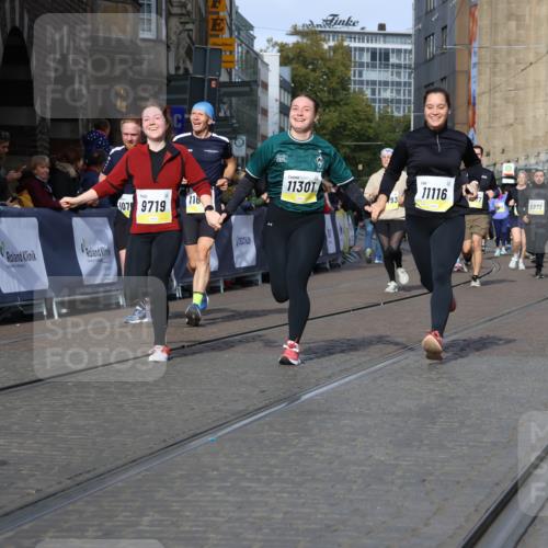 05.10.2025 - 20. swb-Marathon Bremen Strokosch-Dieckow http://msf.ph/oto/9244096 05.10.2025 10:57:57 Ziel 9221, 9568, 9719, 9872, 10577, 10651, 10703, 10793, 11116, 11301, 11469, 11601, 11663 meine-sportfotos.de