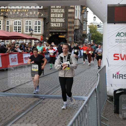 05.10.2025 - 20. swb-Marathon Bremen Yannick Fuchs http://msf.ph/oto/9244097 05.10.2025 11:09:34 Ziel 9002, 9493, 9649, 9848, 9892, 9945, 10074, 10214, 10865, 11037, 11218 meine-sportfotos.de