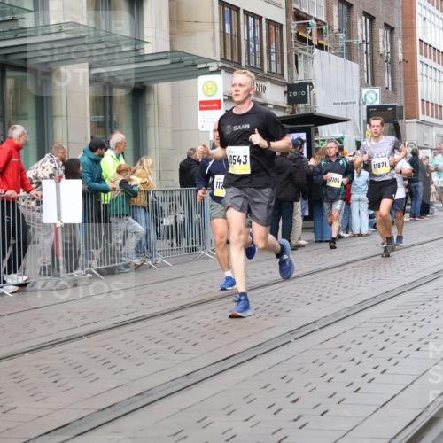 05.10.2025 - 20. swb-Marathon Bremen Strokosch-Dieckow http://msf.ph/oto/9244102 05.10.2025 10:49:47 Ziel 9485, 9579, 9645, 9676, 9689, 9693, 9787, 9803, 10022, 10246, 10356, 10400, 10443, 10543, 10868, 10946, 11104, 11208, 11288, 11295, 11621, 11642, 9485, 9579, 9645, 9676, 9689, 9693, 9787, 9803, 10022, 10246, 10356, 10400, 10443, 10543, 10868, 10946, 11104, 11208, 11288, 11295, 11621, 11642 meine-sportfotos.de