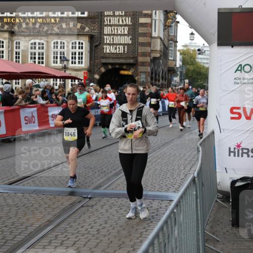 05.10.2025 - 20. swb-Marathon Bremen Yannick Fuchs http://msf.ph/oto/9244107 05.10.2025 11:09:34 Ziel 9002, 9493, 9649, 9848, 9892, 9945, 10074, 10214, 10865, 11037, 11218 meine-sportfotos.de