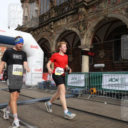 05.10.2025 - 20. swb-Marathon Bremen Yannick Fuchs http://msf.ph/oto/9244114 05.10.2025 10:42:08 Ziel 9849, 10104, 10155, 10691 meine-sportfotos.de