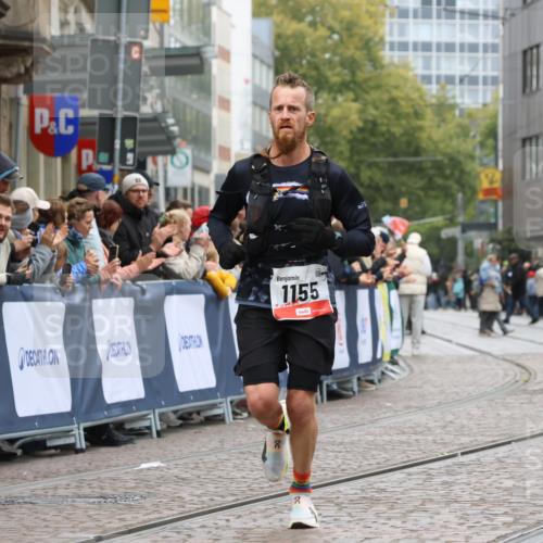 05.10.2025 - 20. swb-Marathon Bremen Strokosch-Dieckow http://msf.ph/oto/9244127 05.10.2025 12:45:16 Ziel 1155, 1969 meine-sportfotos.de