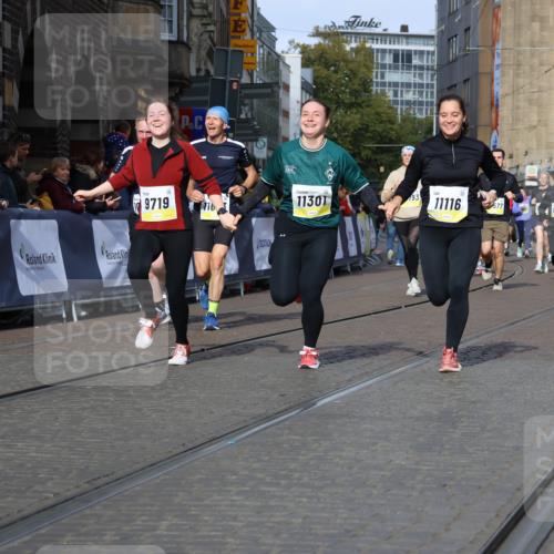 05.10.2025 - 20. swb-Marathon Bremen Strokosch-Dieckow http://msf.ph/oto/9244135 05.10.2025 10:57:57 Ziel 9221, 9568, 9719, 9872, 10577, 10651, 10703, 10793, 11116, 11301, 11469, 11601, 11663 meine-sportfotos.de