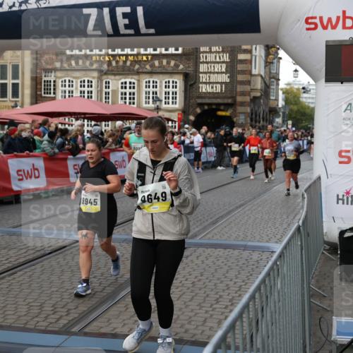 05.10.2025 - 20. swb-Marathon Bremen Yannick Fuchs http://msf.ph/oto/9244146 05.10.2025 11:09:35 Ziel 9002, 9493, 9649, 9848, 9892, 9945, 10074, 10214, 10865, 11037, 11218 meine-sportfotos.de