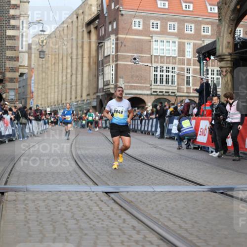 05.10.2025 - 20. swb-Marathon Bremen Yannick Fuchs http://msf.ph/oto/9244163 05.10.2025 10:42:09 Ziel 9849, 10104, 10155, 10691 meine-sportfotos.de