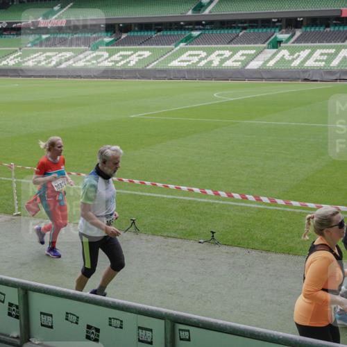 05.10.2025 - 20. swb-Marathon Bremen Michael Burmester http://msf.ph/oto/9244165 05.10.2025 10:36:28 Laufen im Stadion 7123, 7177, 7178, 7777, 7908, 8585, 9005, 9173, 9174, 9215, 9271, 9272, 9278, 9294, 9327, 9346, 9349, 9370, 9371, 9378, 9389, 9443, 9450, 9454, 9462, 9473, 9516, 9518, 9542, 9568, 9593, 9608, 9611, 9613, 9635, 9655, 9686, 9737, 9747, 9827, 9880, 9977, 9991, 10006, 10030, 10079, 10093, 10127, 10139, 10143, 10182, 10209, 10217, 10219, 10228, 10293, 10311, 10324, 10336, 10357, 10367, 10391, 10406, 10558, 10560, 10588, 10656, 10809, 10901, 9231, 9330 meine-sportfotos.de