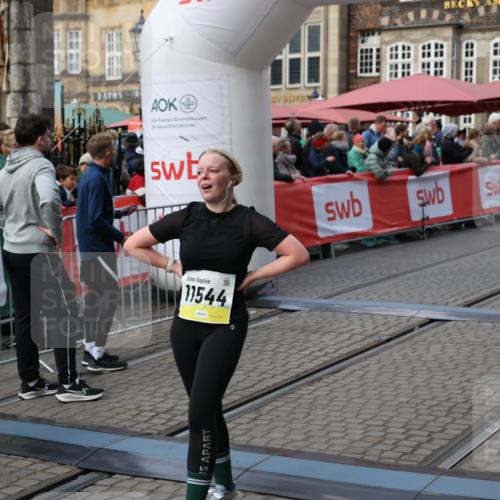 05.10.2025 - 20. swb-Marathon Bremen Yannick Fuchs http://msf.ph/oto/9244168 05.10.2025 11:11:02 Ziel 9984, 10399, 10861, 11161, 11318, 11544 meine-sportfotos.de