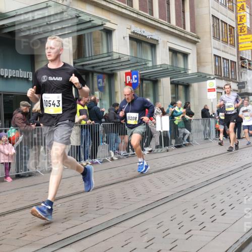 05.10.2025 - 20. swb-Marathon Bremen Strokosch-Dieckow http://msf.ph/oto/9244173 05.10.2025 10:49:48 Ziel 9485, 9579, 9645, 9676, 9689, 9693, 9787, 9803, 10022, 10246, 10356, 10400, 10443, 10543, 10868, 10946, 11104, 11208, 11288, 11295, 11621, 11642, 9485, 9579, 9645, 9676, 9689, 9693, 9787, 9803, 10022, 10246, 10356, 10400, 10443, 10543, 10868, 10946, 11104, 11208, 11288, 11295, 11621, 11642 meine-sportfotos.de