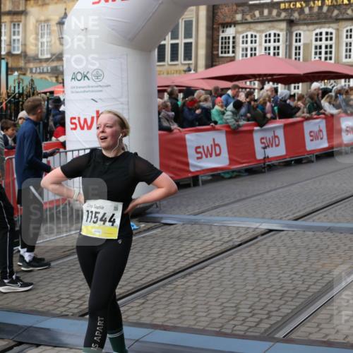 05.10.2025 - 20. swb-Marathon Bremen Yannick Fuchs http://msf.ph/oto/9244174 05.10.2025 11:11:02 Ziel 9984, 10399, 10861, 11161, 11318, 11544 meine-sportfotos.de