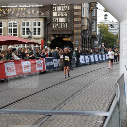05.10.2025 - 20. swb-Marathon Bremen Yannick Fuchs http://msf.ph/oto/9244182 05.10.2025 11:11:03 Ziel 9984, 10399, 11161, 11318, 11544 meine-sportfotos.de
