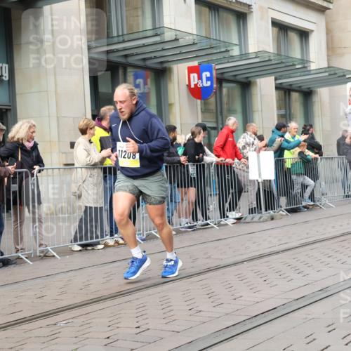 05.10.2025 - 20. swb-Marathon Bremen Strokosch-Dieckow http://msf.ph/oto/9244186 05.10.2025 10:49:49 Ziel 9485, 9579, 9645, 9676, 9689, 9693, 9787, 9803, 10022, 10246, 10356, 10400, 10443, 10543, 10868, 10923, 10946, 11104, 11208, 11288, 11295, 11621, 11642, 9485, 9579, 9645, 9676, 9689, 9693, 9787, 9803, 10022, 10246, 10356, 10400, 10443, 10543, 10868, 10923, 10946, 11104, 11208, 11288, 11295, 11621, 11642 meine-sportfotos.de