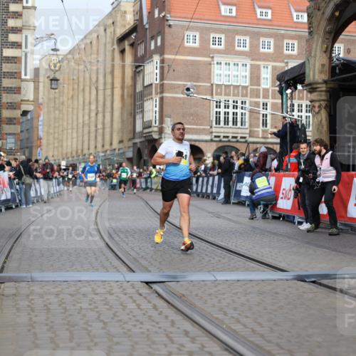 05.10.2025 - 20. swb-Marathon Bremen Yannick Fuchs http://msf.ph/oto/9244192 05.10.2025 10:42:09 Ziel 9849, 10104, 10155, 10691 meine-sportfotos.de