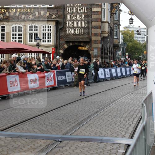 05.10.2025 - 20. swb-Marathon Bremen Yannick Fuchs http://msf.ph/oto/9244196 05.10.2025 11:11:03 Ziel 9984, 10399, 11161, 11318, 11544 meine-sportfotos.de