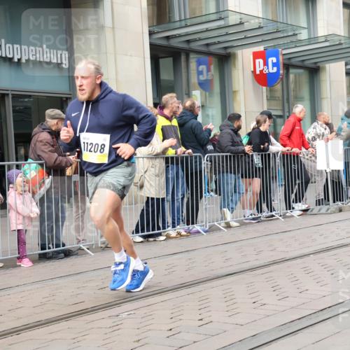 05.10.2025 - 20. swb-Marathon Bremen Strokosch-Dieckow http://msf.ph/oto/9244200 05.10.2025 10:49:49 Ziel 9485, 9579, 9645, 9676, 9689, 9693, 9787, 9803, 10022, 10246, 10356, 10400, 10443, 10543, 10868, 10923, 10946, 11104, 11208, 11288, 11295, 11621, 11642, 9485, 9579, 9645, 9676, 9689, 9693, 9787, 9803, 10022, 10246, 10356, 10400, 10443, 10543, 10868, 10923, 10946, 11104, 11208, 11288, 11295, 11621, 11642 meine-sportfotos.de