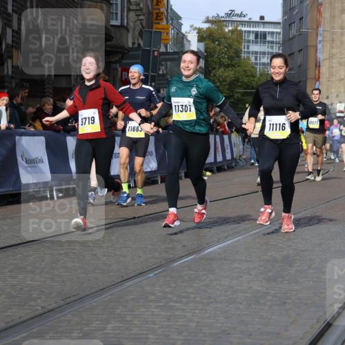 05.10.2025 - 20. swb-Marathon Bremen Strokosch-Dieckow http://msf.ph/oto/9244204 05.10.2025 10:57:57 Ziel 9221, 9568, 9719, 9872, 10577, 10651, 10703, 10793, 11116, 11301, 11469, 11601, 11663 meine-sportfotos.de