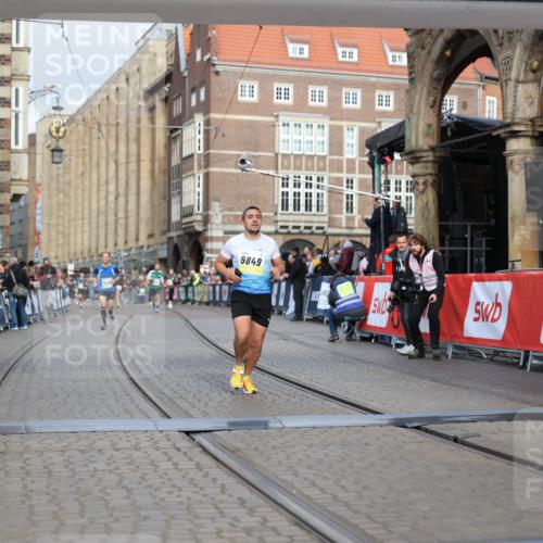 05.10.2025 - 20. swb-Marathon Bremen Yannick Fuchs http://msf.ph/oto/9244207 05.10.2025 10:42:09 Ziel 9849, 10104, 10155, 10691 meine-sportfotos.de