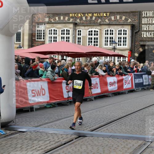 05.10.2025 - 20. swb-Marathon Bremen Yannick Fuchs http://msf.ph/oto/9244210 05.10.2025 11:11:07 Ziel 10415, 11395, 11560 meine-sportfotos.de