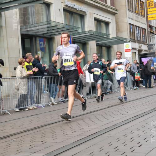 05.10.2025 - 20. swb-Marathon Bremen Strokosch-Dieckow http://msf.ph/oto/9244226 05.10.2025 10:49:50 Ziel 9485, 9579, 9645, 9676, 9689, 9693, 9740, 9787, 9803, 10022, 10246, 10356, 10400, 10443, 10543, 10868, 10923, 10946, 11104, 11208, 11288, 11295, 11621, 9485, 9579, 9645, 9676, 9689, 9693, 9740, 9787, 9803, 10022, 10246, 10356, 10400, 10443, 10543, 10868, 10923, 10946, 11104, 11208, 11288, 11295, 11621 meine-sportfotos.de