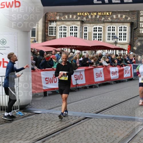05.10.2025 - 20. swb-Marathon Bremen Yannick Fuchs http://msf.ph/oto/9244251 05.10.2025 11:11:08 Ziel 10415, 11395, 11560 meine-sportfotos.de