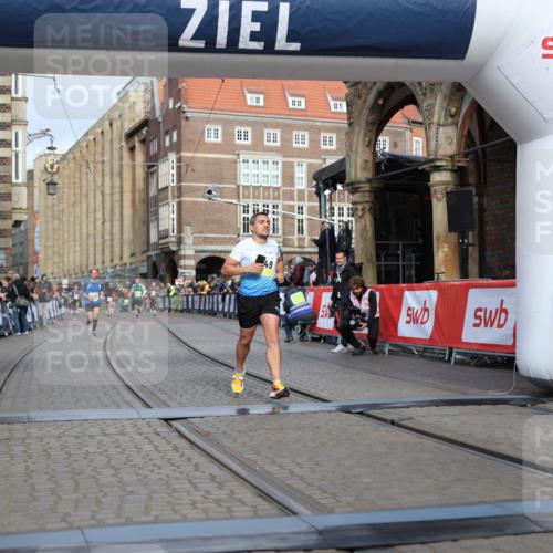 05.10.2025 - 20. swb-Marathon Bremen Yannick Fuchs http://msf.ph/oto/9244268 05.10.2025 10:42:10 Ziel 9849, 10104, 10155, 10691 meine-sportfotos.de