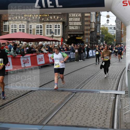 05.10.2025 - 20. swb-Marathon Bremen Yannick Fuchs http://msf.ph/oto/9244272 05.10.2025 11:11:09 Ziel 10415, 11395, 11560 meine-sportfotos.de