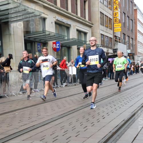 05.10.2025 - 20. swb-Marathon Bremen Strokosch-Dieckow http://msf.ph/oto/9244279 05.10.2025 10:49:51 Ziel 8866, 9485, 9579, 9645, 9676, 9689, 9693, 9740, 9787, 9803, 10022, 10246, 10356, 10400, 10443, 10543, 10868, 10923, 11022, 11104, 11208, 11288, 11295, 11460, 11621, 8866, 9485, 9579, 9645, 9676, 9689, 9693, 9740, 9787, 9803, 10022, 10246, 10356, 10400, 10443, 10543, 10868, 10923, 11022, 11104, 11208, 11288, 11295, 11460, 11621 meine-sportfotos.de