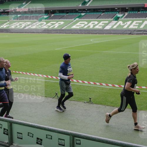 05.10.2025 - 20. swb-Marathon Bremen Michael Burmester http://msf.ph/oto/9244284 05.10.2025 10:36:33 Laufen im Stadion 7123, 7777, 7908, 8585, 9005, 9173, 9174, 9215, 9271, 9272, 9278, 9294, 9327, 9346, 9349, 9370, 9371, 9378, 9389, 9443, 9450, 9454, 9462, 9473, 9568, 9593, 9604, 9608, 9611, 9613, 9635, 9655, 9686, 9692, 9747, 9812, 9827, 9880, 9977, 9991, 10004, 10006, 10026, 10030, 10071, 10079, 10093, 10127, 10143, 10182, 10209, 10217, 10219, 10293, 10311, 10324, 10357, 10367, 10391, 10406, 10492, 10558, 10560, 10588, 10656, 10679, 10809, 10901, 7177, 9231, 9330 meine-sportfotos.de