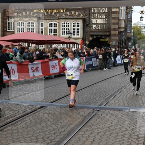 05.10.2025 - 20. swb-Marathon Bremen Yannick Fuchs http://msf.ph/oto/9244285 05.10.2025 11:11:09 Ziel 10415, 11395, 11560 meine-sportfotos.de