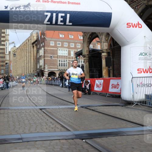 05.10.2025 - 20. swb-Marathon Bremen Yannick Fuchs http://msf.ph/oto/9244325 05.10.2025 10:42:10 Ziel 9849, 10104, 10155, 10691 meine-sportfotos.de