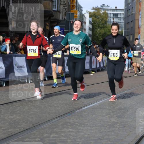 05.10.2025 - 20. swb-Marathon Bremen Strokosch-Dieckow http://msf.ph/oto/9244330 05.10.2025 10:57:57 Ziel 9221, 9568, 9719, 9872, 10577, 10651, 10703, 10793, 11116, 11301, 11469, 11601, 11663 meine-sportfotos.de