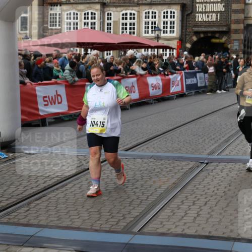 05.10.2025 - 20. swb-Marathon Bremen Yannick Fuchs http://msf.ph/oto/9244331 05.10.2025 11:11:11 Ziel 9664, 9948, 10415, 11257, 11395, 11560 meine-sportfotos.de