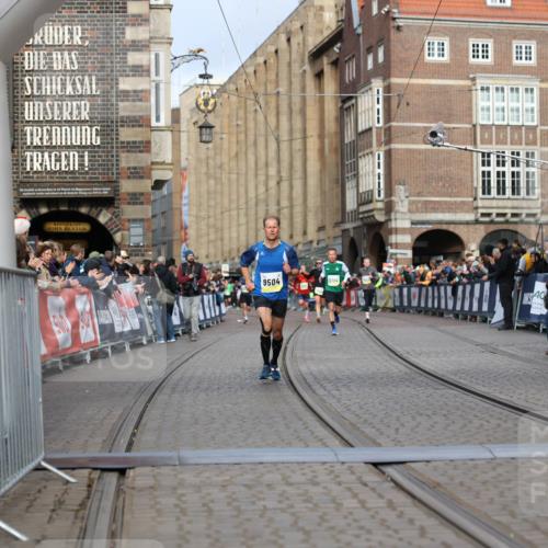 05.10.2025 - 20. swb-Marathon Bremen Yannick Fuchs http://msf.ph/oto/9244333 05.10.2025 10:42:13 Ziel 9504, 9849 meine-sportfotos.de
