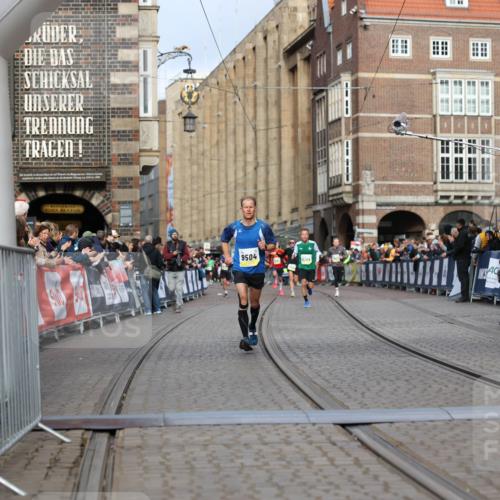 05.10.2025 - 20. swb-Marathon Bremen Yannick Fuchs http://msf.ph/oto/9244341 05.10.2025 10:42:13 Ziel 9504, 9849 meine-sportfotos.de