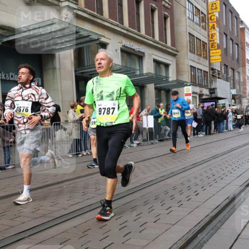 05.10.2025 - 20. swb-Marathon Bremen Strokosch-Dieckow http://msf.ph/oto/9244349 05.10.2025 10:49:53 Ziel 8866, 9485, 9579, 9645, 9676, 9689, 9740, 9787, 9803, 10022, 10246, 10356, 10400, 10443, 10537, 10868, 10923, 11022, 11104, 11208, 11254, 11288, 11295, 11298, 11460, 11531, 11621, 8866, 9485, 9579, 9645, 9676, 9689, 9740, 9787, 9803, 10022, 10246, 10356, 10400, 10443, 10537, 10868, 10923, 11022, 11104, 11208, 11254, 11288, 11295, 11298, 11460, 11531, 11621 meine-sportfotos.de