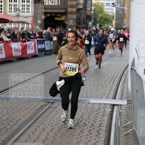 05.10.2025 - 20. swb-Marathon Bremen Yannick Fuchs http://msf.ph/oto/9244357 05.10.2025 11:11:12 Ziel 9664, 9948, 10415, 11257, 11395, 11560 meine-sportfotos.de
