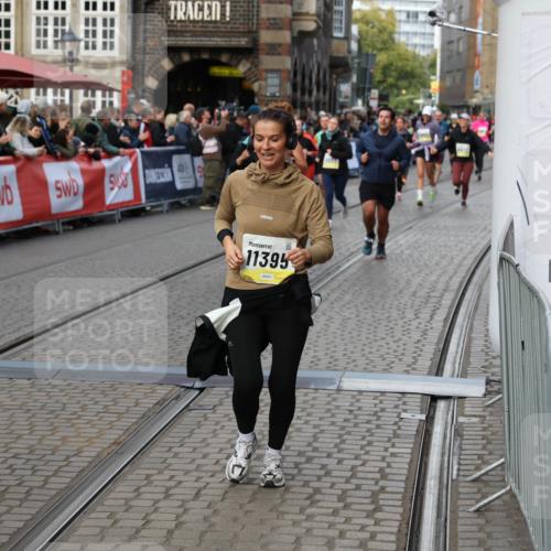 05.10.2025 - 20. swb-Marathon Bremen Yannick Fuchs http://msf.ph/oto/9244371 05.10.2025 11:11:12 Ziel 9664, 9948, 10415, 11257, 11395, 11560 meine-sportfotos.de