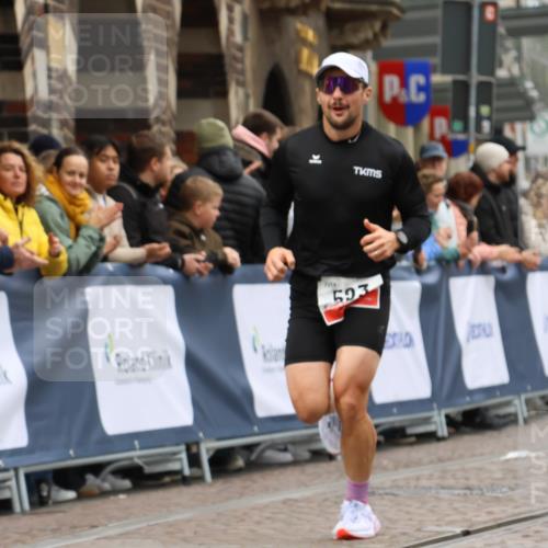 05.10.2025 - 20. swb-Marathon Bremen Strokosch-Dieckow http://msf.ph/oto/9244392 05.10.2025 12:45:26 Ziel 593 meine-sportfotos.de