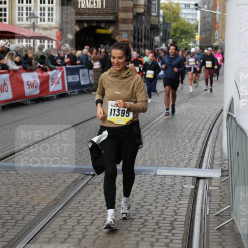 05.10.2025 - 20. swb-Marathon Bremen Yannick Fuchs http://msf.ph/oto/9244396 05.10.2025 11:11:12 Ziel 9664, 9948, 10415, 11257, 11395, 11560 meine-sportfotos.de