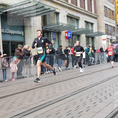 05.10.2025 - 20. swb-Marathon Bremen Strokosch-Dieckow http://msf.ph/oto/9244418 05.10.2025 10:49:57 Ziel 8866, 9485, 9579, 9645, 9689, 9740, 9787, 10022, 10066, 10246, 10356, 10400, 10443, 10537, 10638, 10923, 11022, 11104, 11208, 11239, 11241, 11254, 11288, 11295, 11298, 11344, 11460, 11531, 11621, 11660, 11740, 8866, 9485, 9579, 9645, 9689, 9740, 9787, 10022, 10066, 10246, 10356, 10400, 10443, 10537, 10638, 10923, 11022, 11104, 11208, 11239, 11241, 11254, 11288, 11295, 11298, 11344, 11460, 11531, 11621, 11660, 11740 meine-sportfotos.de