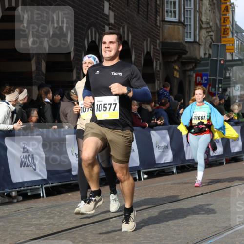 05.10.2025 - 20. swb-Marathon Bremen Strokosch-Dieckow http://msf.ph/oto/9244421 05.10.2025 10:58:02 Ziel 9576, 9582, 9634, 9872, 10127, 10377, 10395, 10459, 10577, 10620, 10793, 11058, 11601, 11663 meine-sportfotos.de
